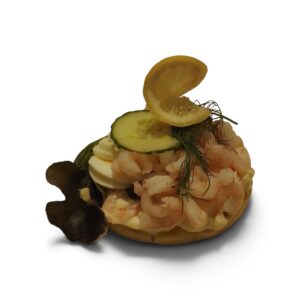 Räkmacka med Västkustsallad På Rågkaka